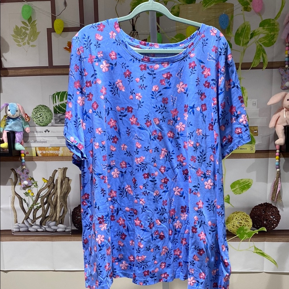 Woman Within Blue and Pink Short Sleeve Tee. 4 X Ptp is 33